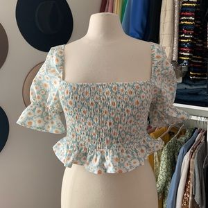 Girl in the sun daisy crop top